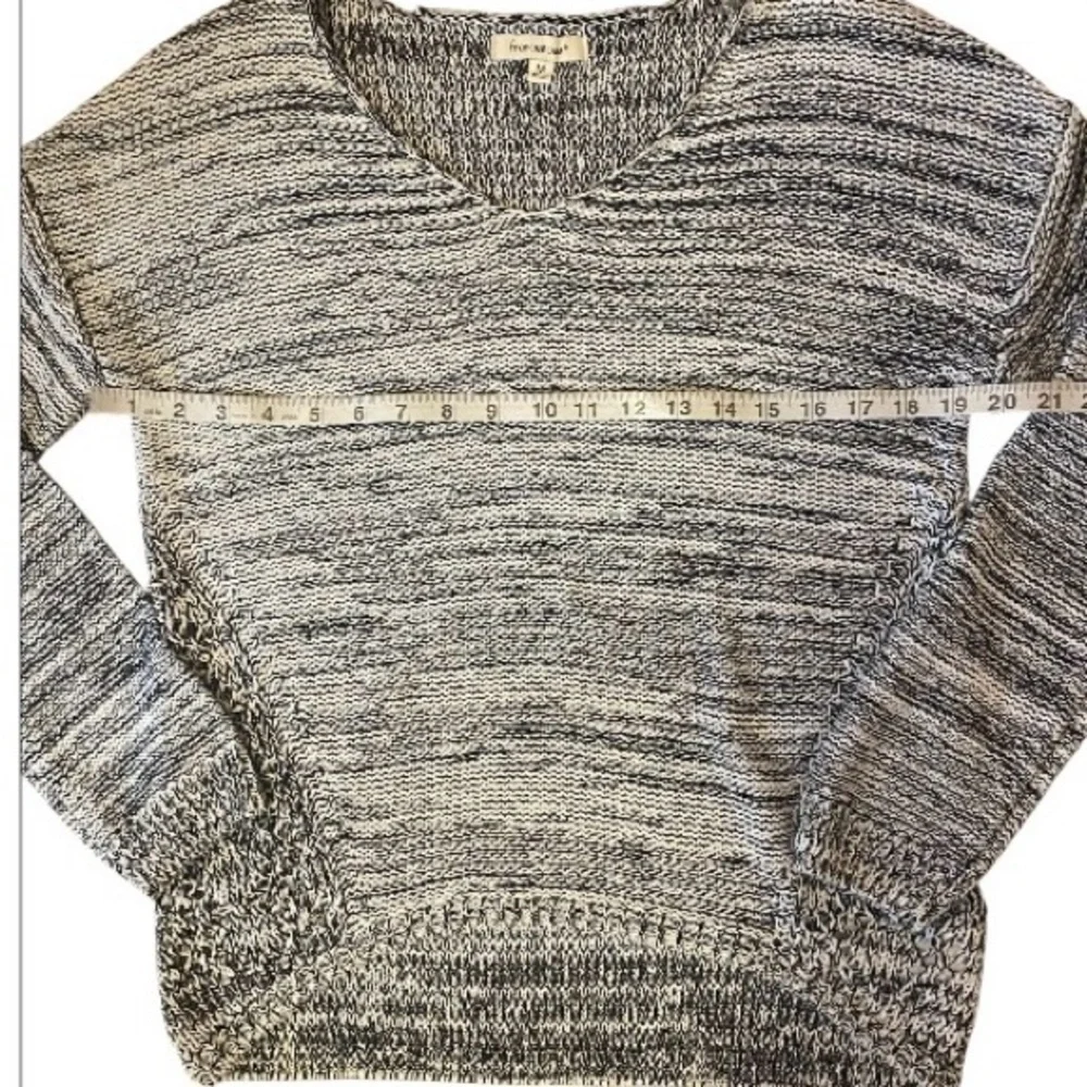 Francesca’s Women's Knit crochet V-Neck Sweater Black White size Medium NWOT - Picture 7 of 10